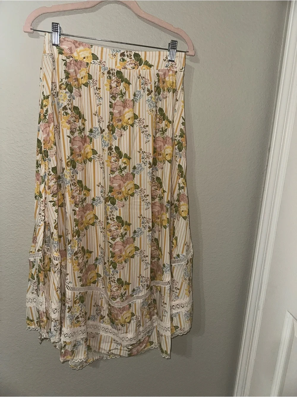 Lisa Danielle skirt size medium BNWT